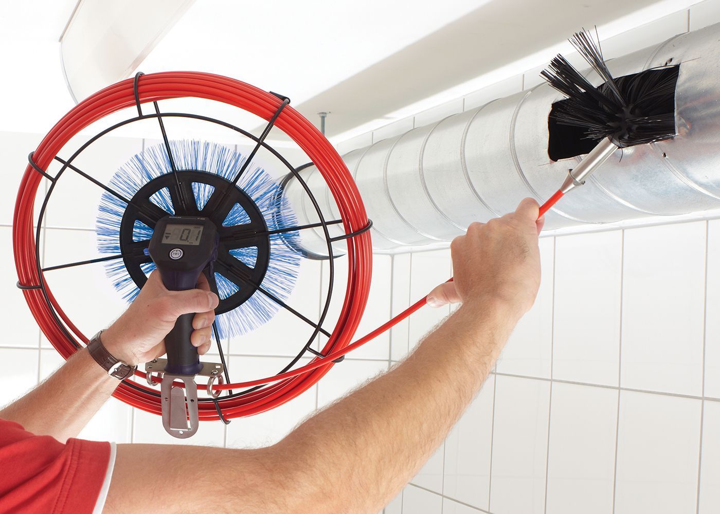 Cleaning an air duct with the Wohler Viper M Plus